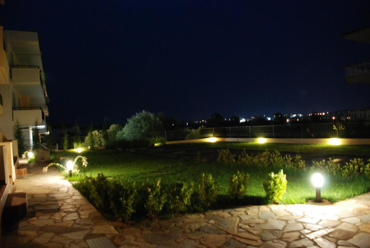 Alexandros Maisonettes & Apartments เนอามูดาเนีย ภายนอก รูปภาพ
